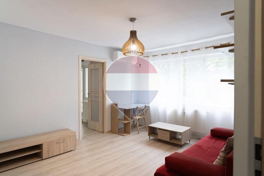 Apartament cu 2 camere semidecomandat, mobilat în Dacia