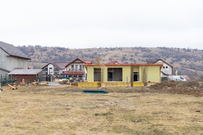 Casă individuală cu 4 camere cu Canalizare în Tohanu Nou