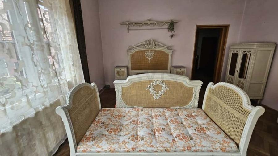Casă individuală cu 4 camere cu Canalizare în Centrul Istoric