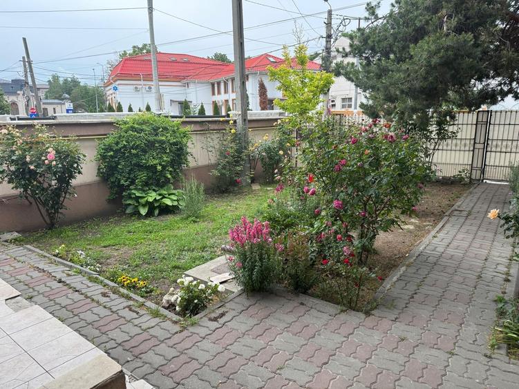 Casă cu 5 camere cu Canalizare în Ultracentral