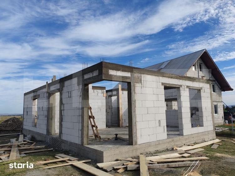 Casă cu 3 camere cu Teren 1000 Mp în Berchișești