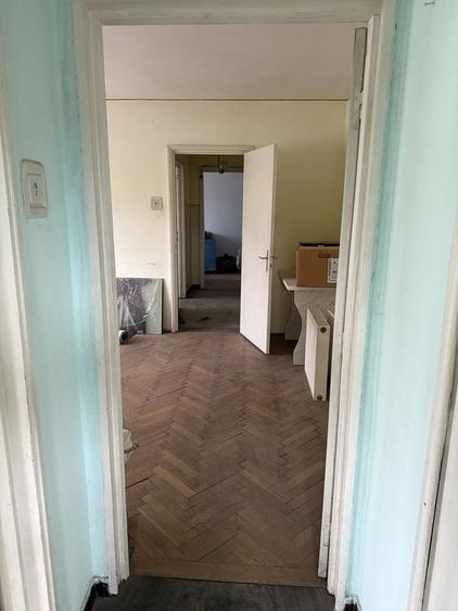 Apartament cu 3 camere semidecomandat în Precista