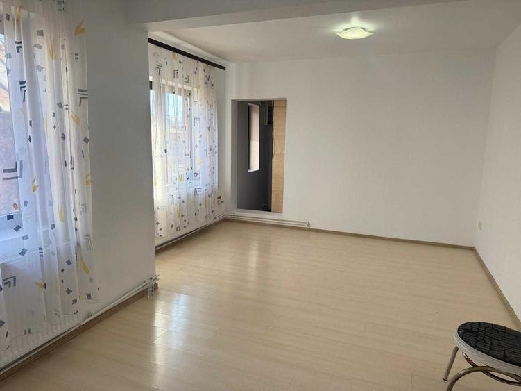 Casă cu 4 camere cu Teren 204 Mp în Exterior Vest