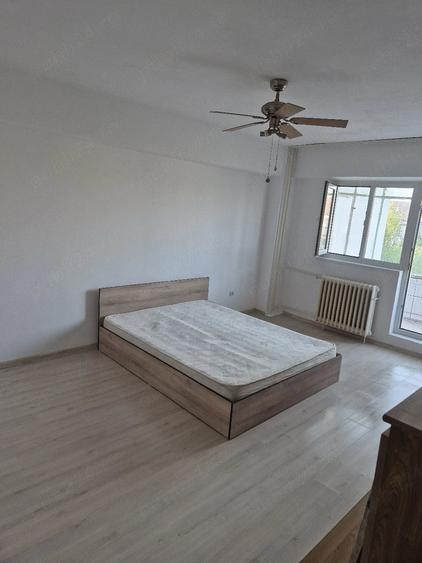 Garsonieră decomandată în Soarelui