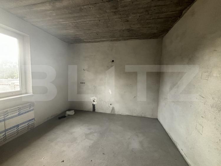 Casă individuală cu 5 camere cu Canalizare în Botizului