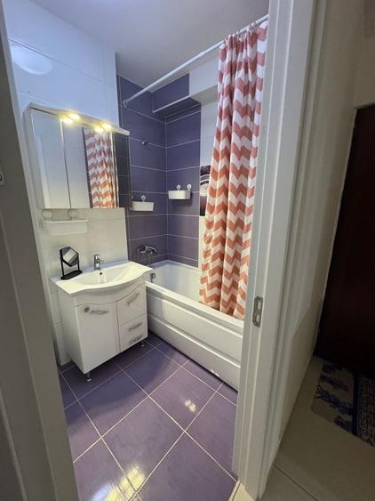 Apartament cu 3 camere decomandat în Exterior Vest