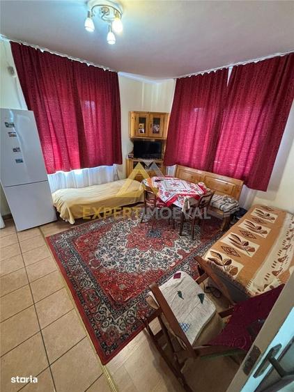 Casă cu 4 camere în Colțirea