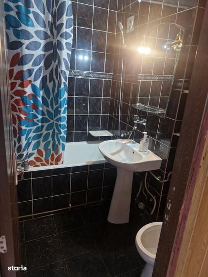 Apartament cu 2 camere semidecomandat în Craiovei