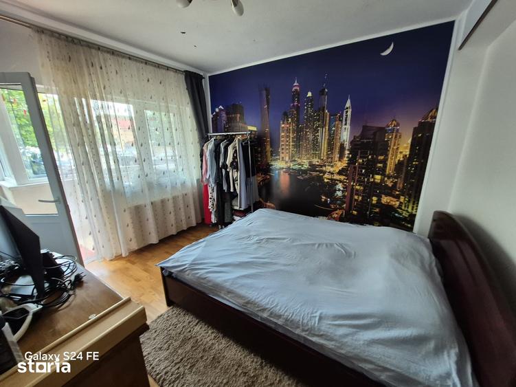 Apartament cu 4 camere decomandat în Calea Romanului