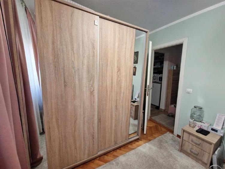 Apartament cu 3 camere decomandat, mobilat în Aradului