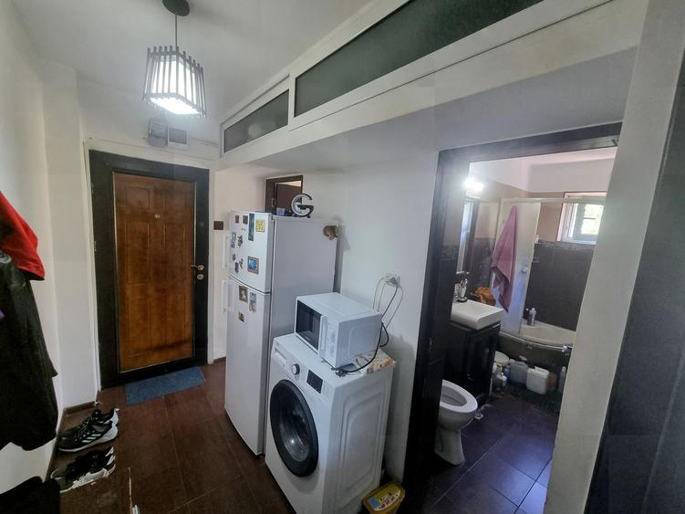Apartament cu 2 camere nedecomandat, mobilat în Km 4-5
