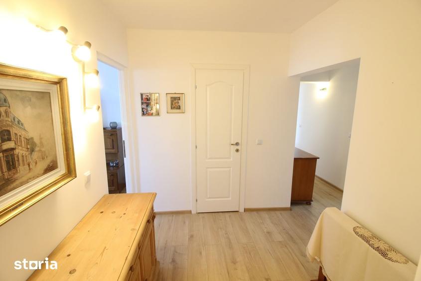 Apartament cu 4 camere decomandat în Piața Centrală