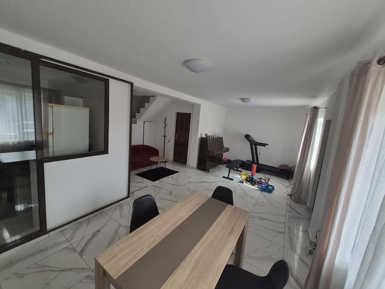 Casă cu 4 camere în Central
