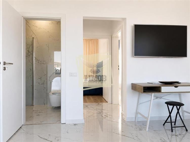 Penthouse cu 3 camere semidecomandat, mobilat în Industrial Est