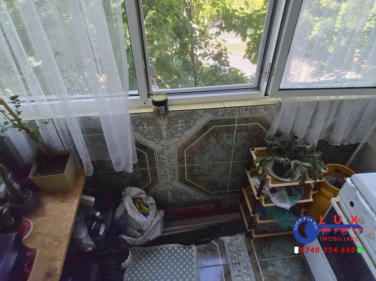 Apartament cu 3 camere semidecomandat în Babadag
