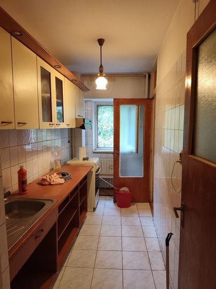 Garsonieră decomandată în Roșu