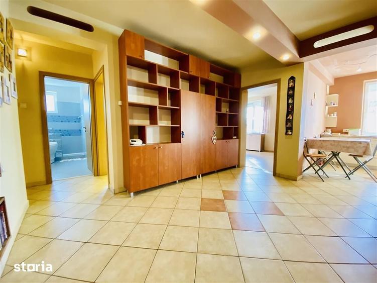 Apartament cu 3 camere decomandat în Central