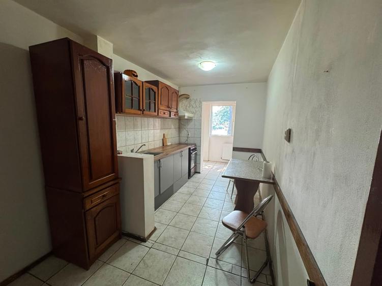 Apartament cu 2 camere semidecomandat în Aradului