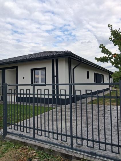 Casă cu 3 camere în Sânmihaiu Român
