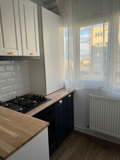 Apartament cu 3 camere decomandat în Podu Roș
