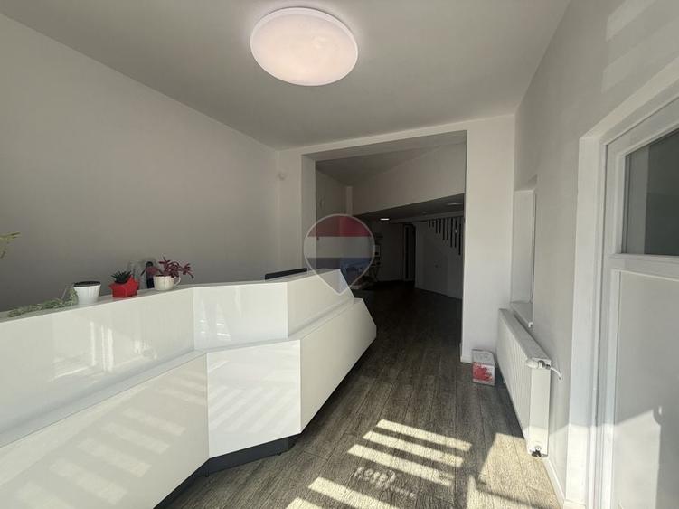 Spațiu comercial, de 450 mp, în Între Lacuri