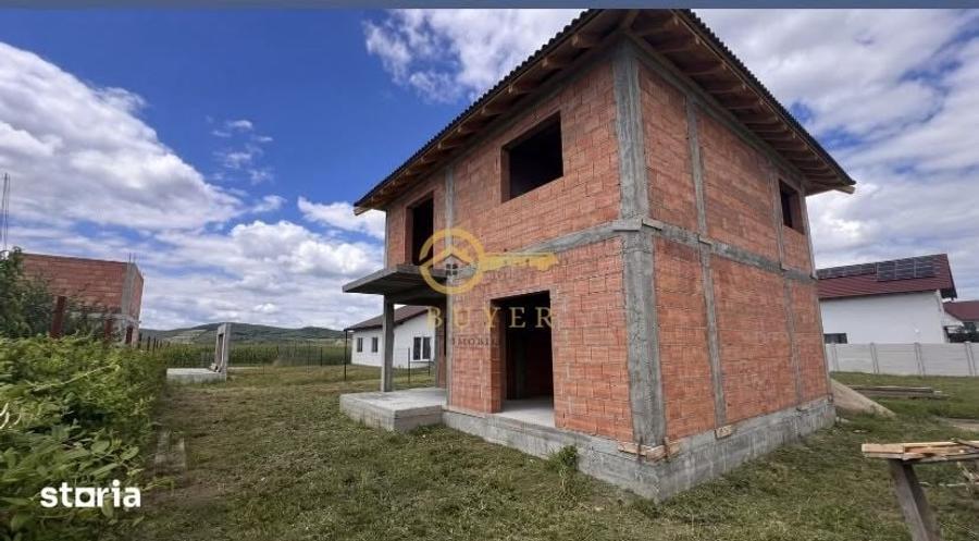 Casă cu 4 camere cu Teren 571 Mp în Cristian