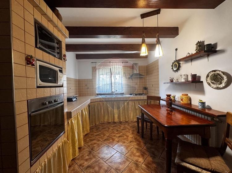 Casă individuală cu 5 camere cu Teren 1600 Mp în Sascut