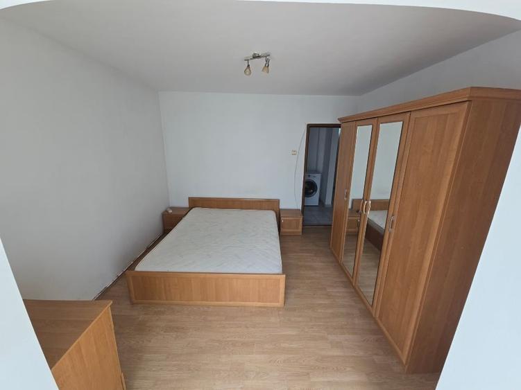 Apartament cu 3 camere decomandat, mobilat în Complex Studențesc