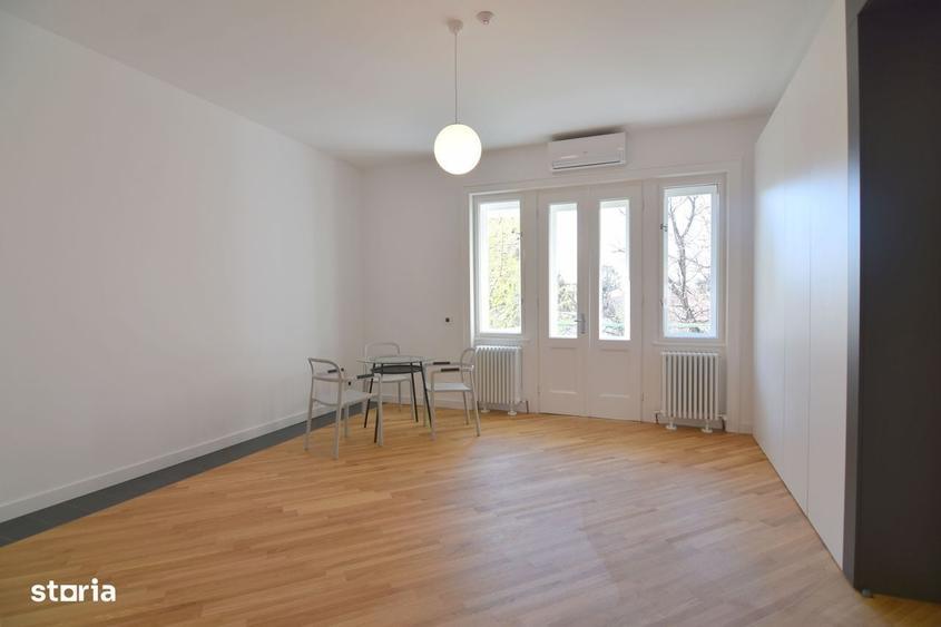 Apartament cu 3 camere decomandat în Neptun