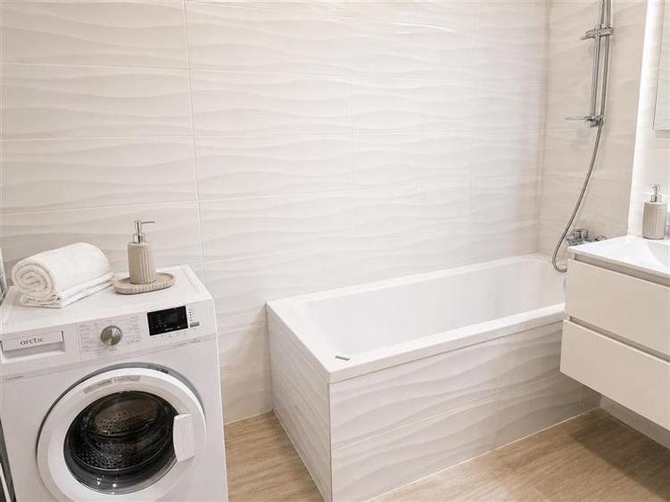 Apartament cu 2 camere semidecomandat, mobilat în Tractorul