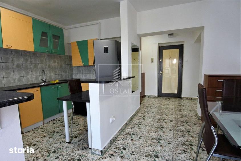Apartament cu 3 camere decomandat, mobilat în Cornișa