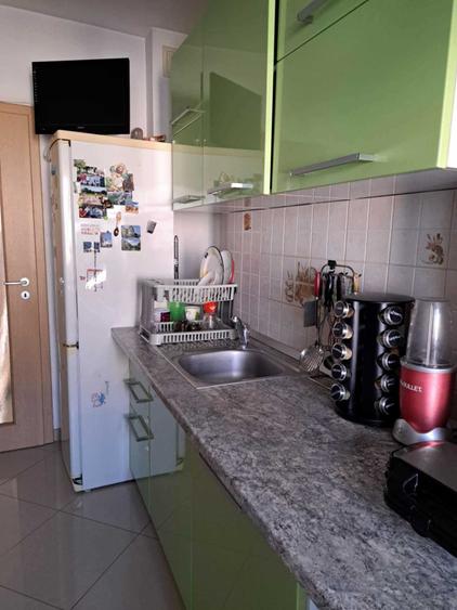 Apartament cu 4 camere decomandat în Confecții