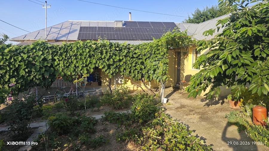 Casă cu 3 camere cu Teren 2400 Mp în Central