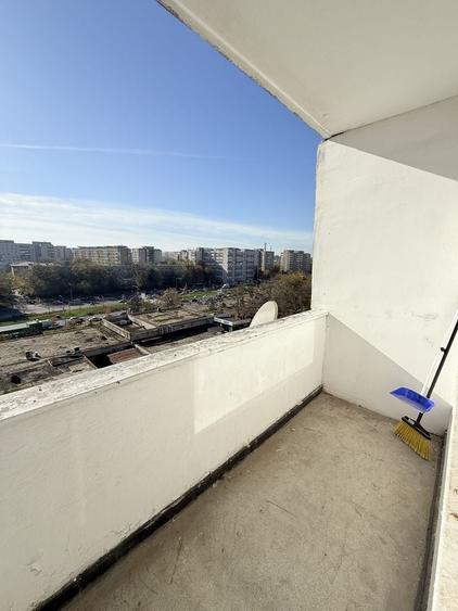 Apartament cu 3 camere semidecomandat, mobilat în Drumul Taberei