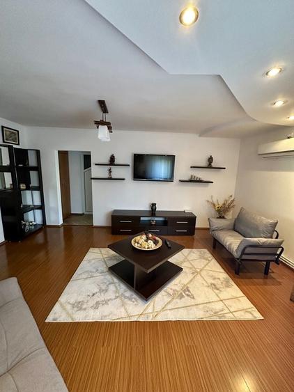Apartament cu 3 camere decomandat în Central