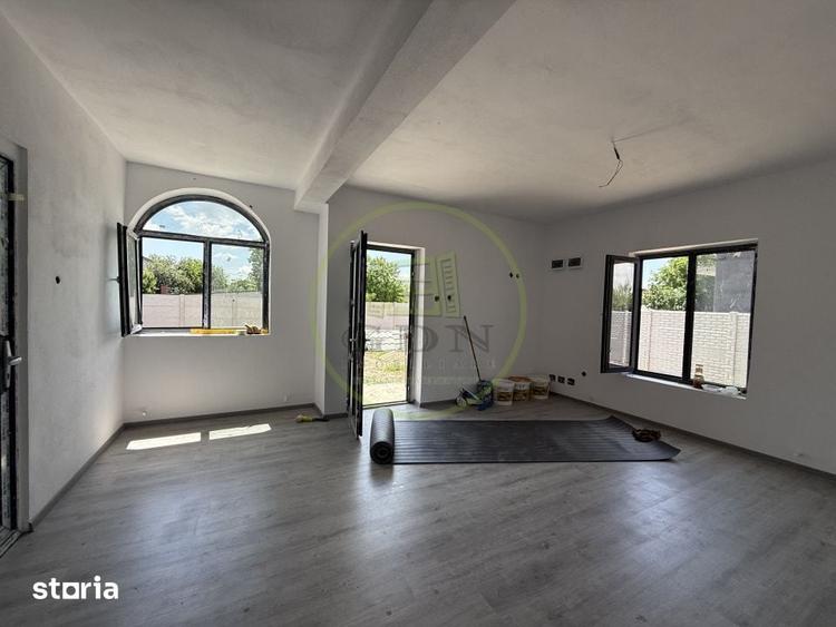 Casă cu 5 camere cu Teren 387 Mp în Podari