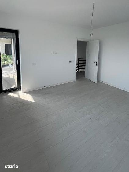 Casă cu 4 camere cu Teren 350 Mp în Vidra