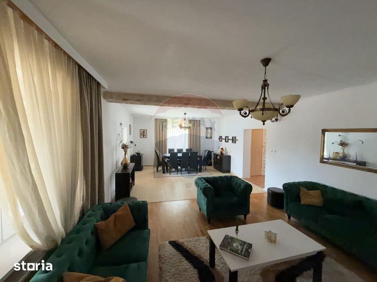 Casă cu 5 camere cu Teren 999 Mp în Central