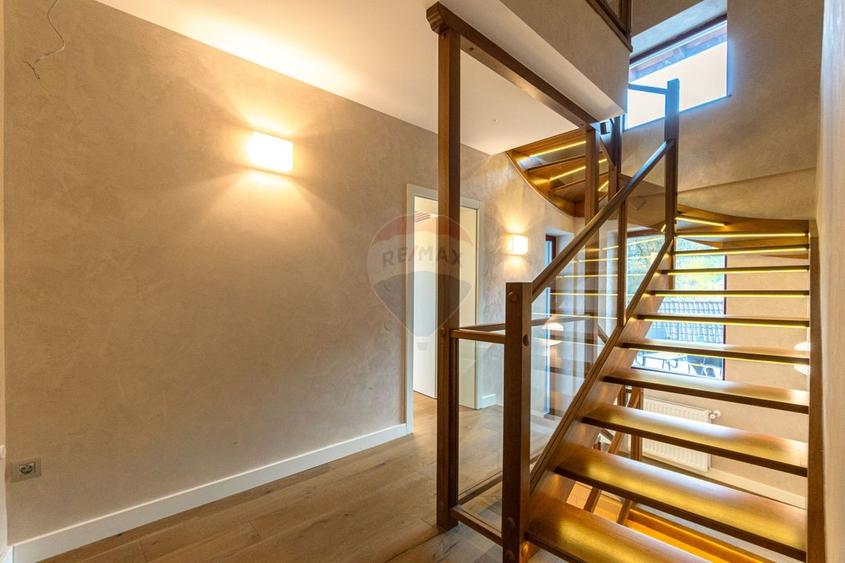 Hotel/Pensiune, de 166 mp, în Schei
