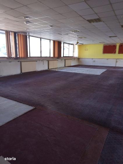 Spațiu comercial, de 650 mp, în Traian