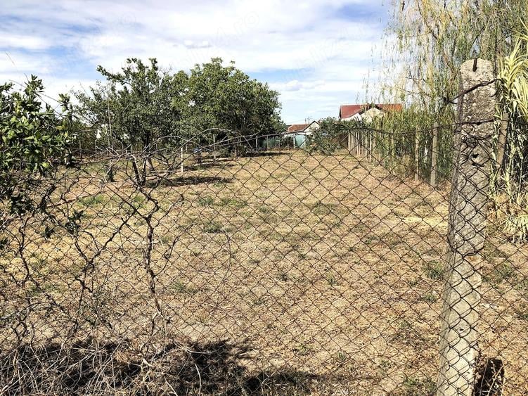 Casă cu 3 camere cu Teren 1438 Mp în Central