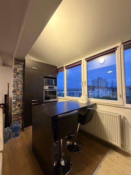 Apartament cu 3 camere semidecomandat, mobilat în Soarelui