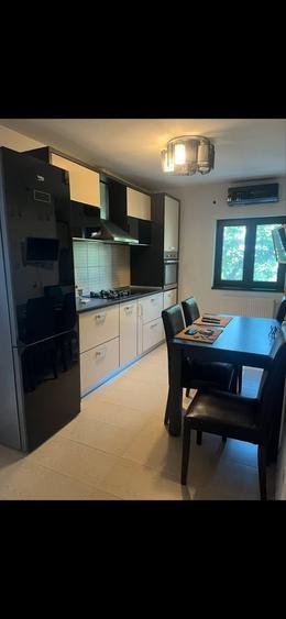 Apartament cu 3 camere decomandat în Casa de Cultură