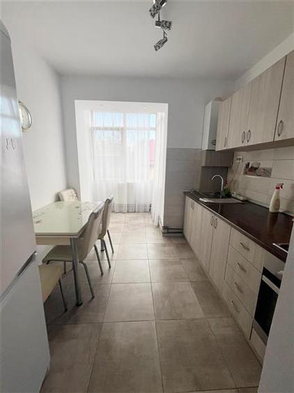 Apartament cu 2 camere semidecomandat, mobilat în Tractorul
