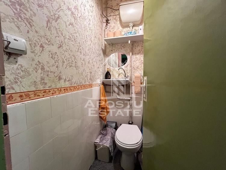 Apartament cu 4 camere circular, mobilat în P-ța Maria