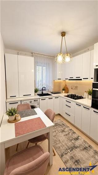 Apartament cu 2 camere decomandat, mobilat în Tractorul