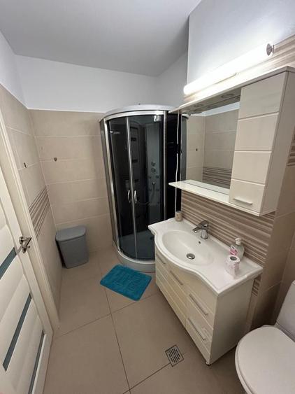 Inchiriez apartament 3 camere - 6