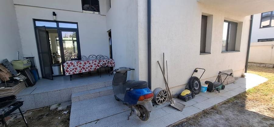 Casă cu 5 camere cu Teren 215 Mp în Mogoșoaia