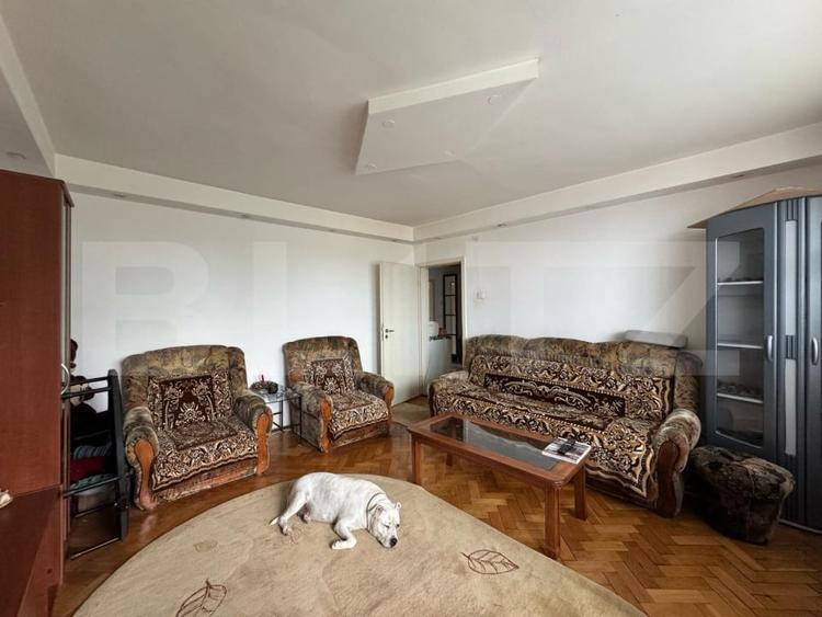 Apartament cu 3 camere decomandat, mobilat în Progresul