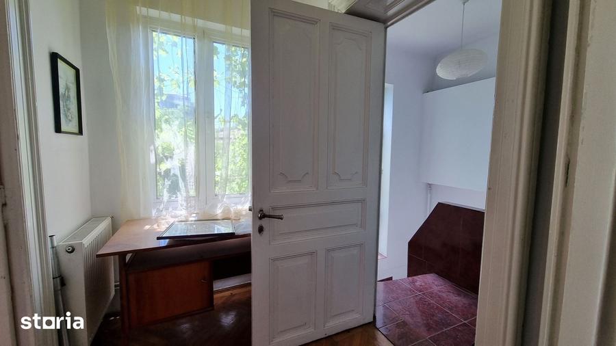Apartament cu 5 camere în Armeneasca